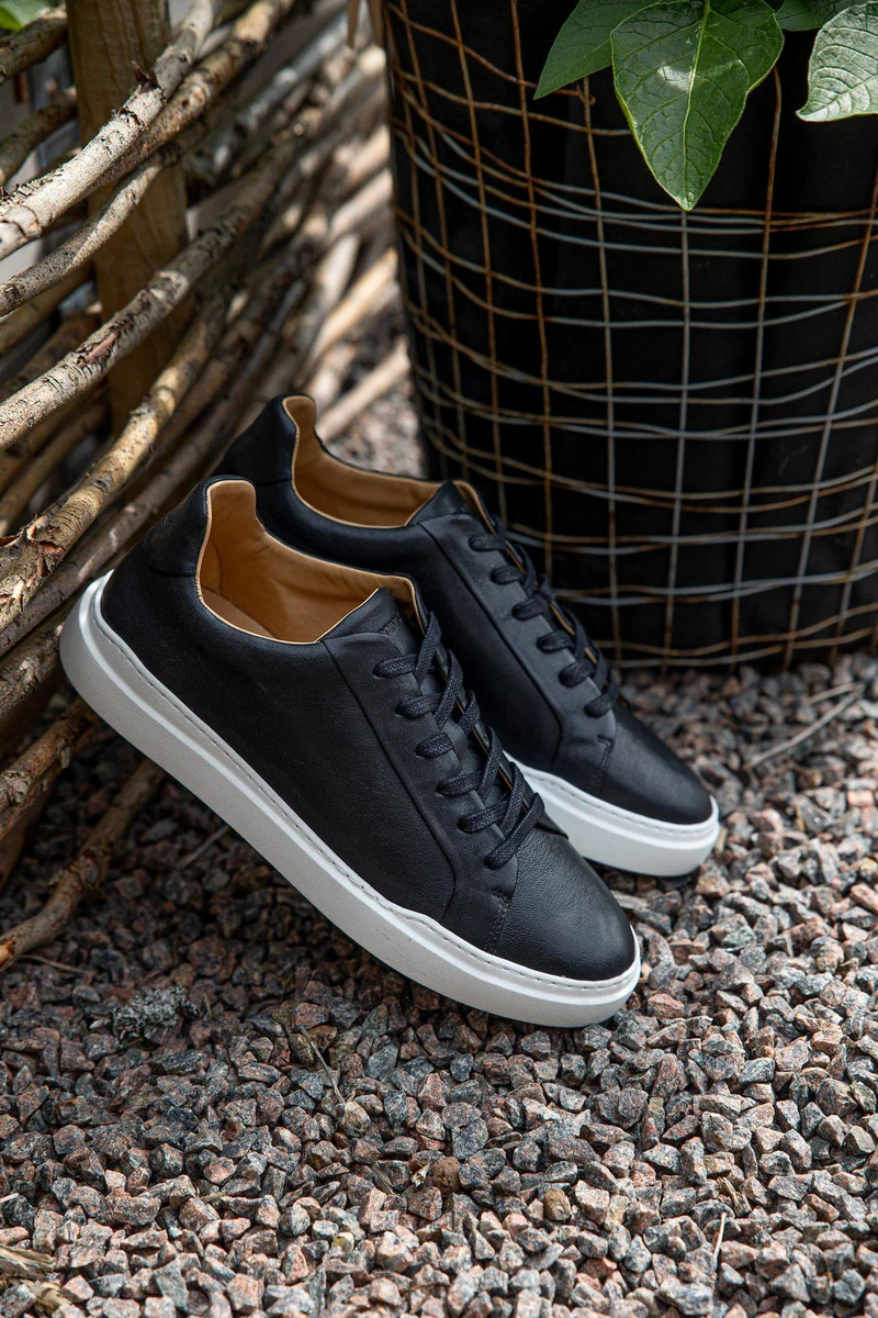 Tristan Outlet — Black