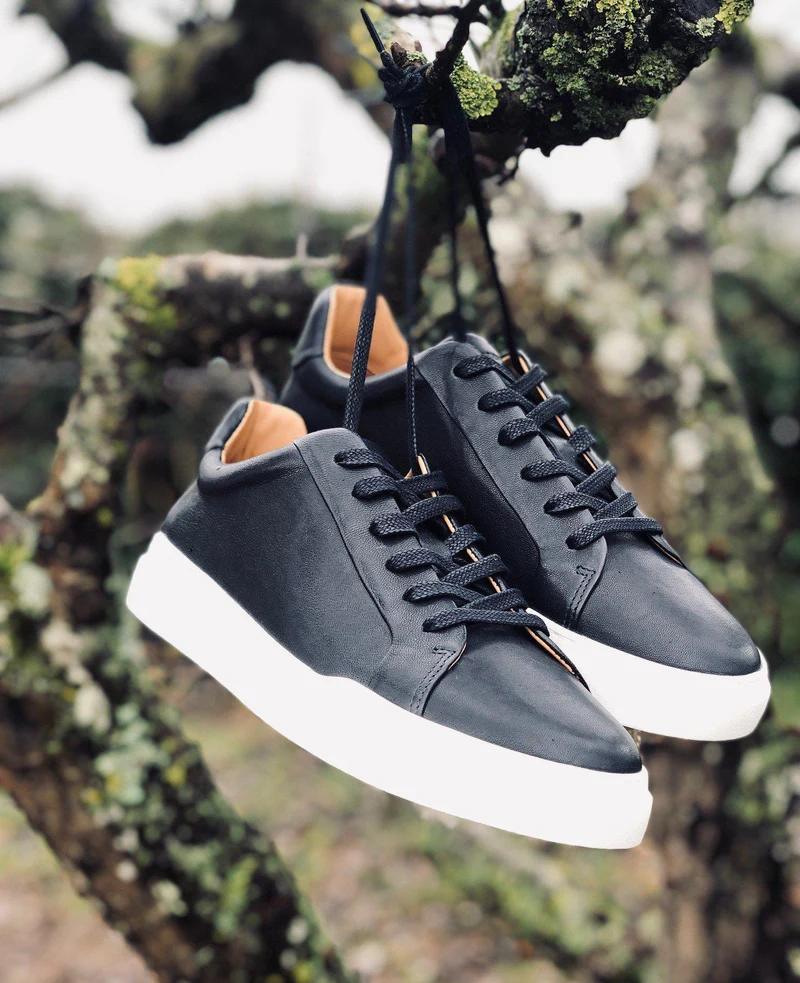 Tristan Outlet — Black