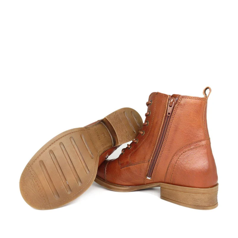 Pandora Laced boots — Cognac
