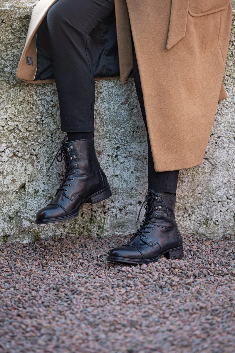 Pandora Laced boots — Black