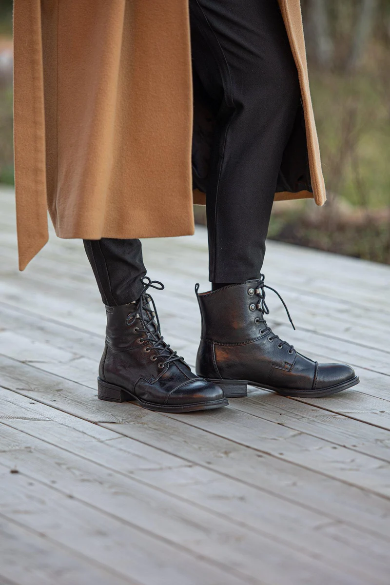 Pandora Laced boots — Black