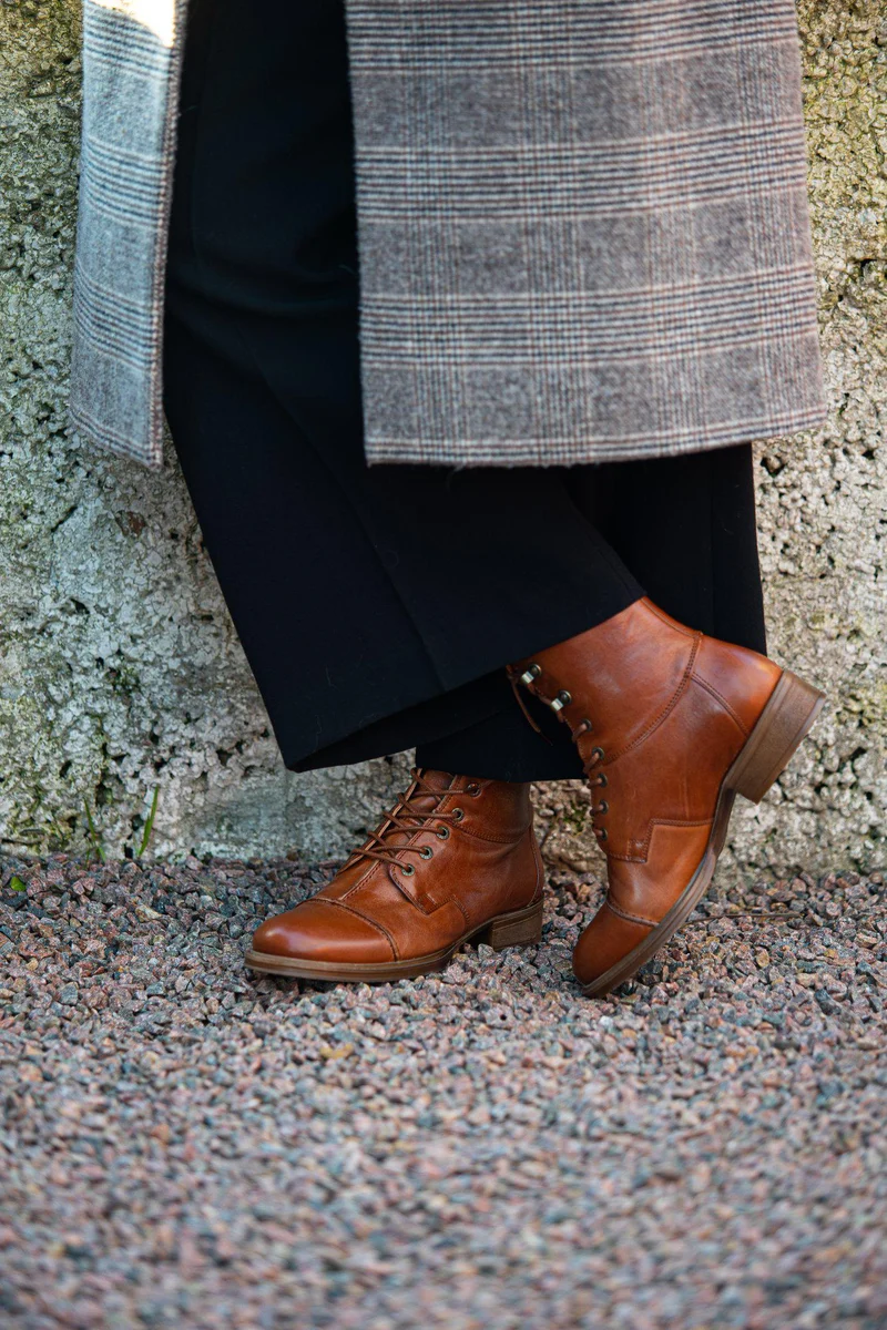 Pandora Laced boots — Cognac