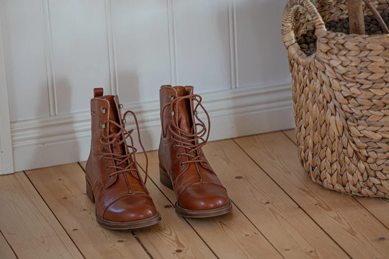 Pandora Laced boots — Cognac