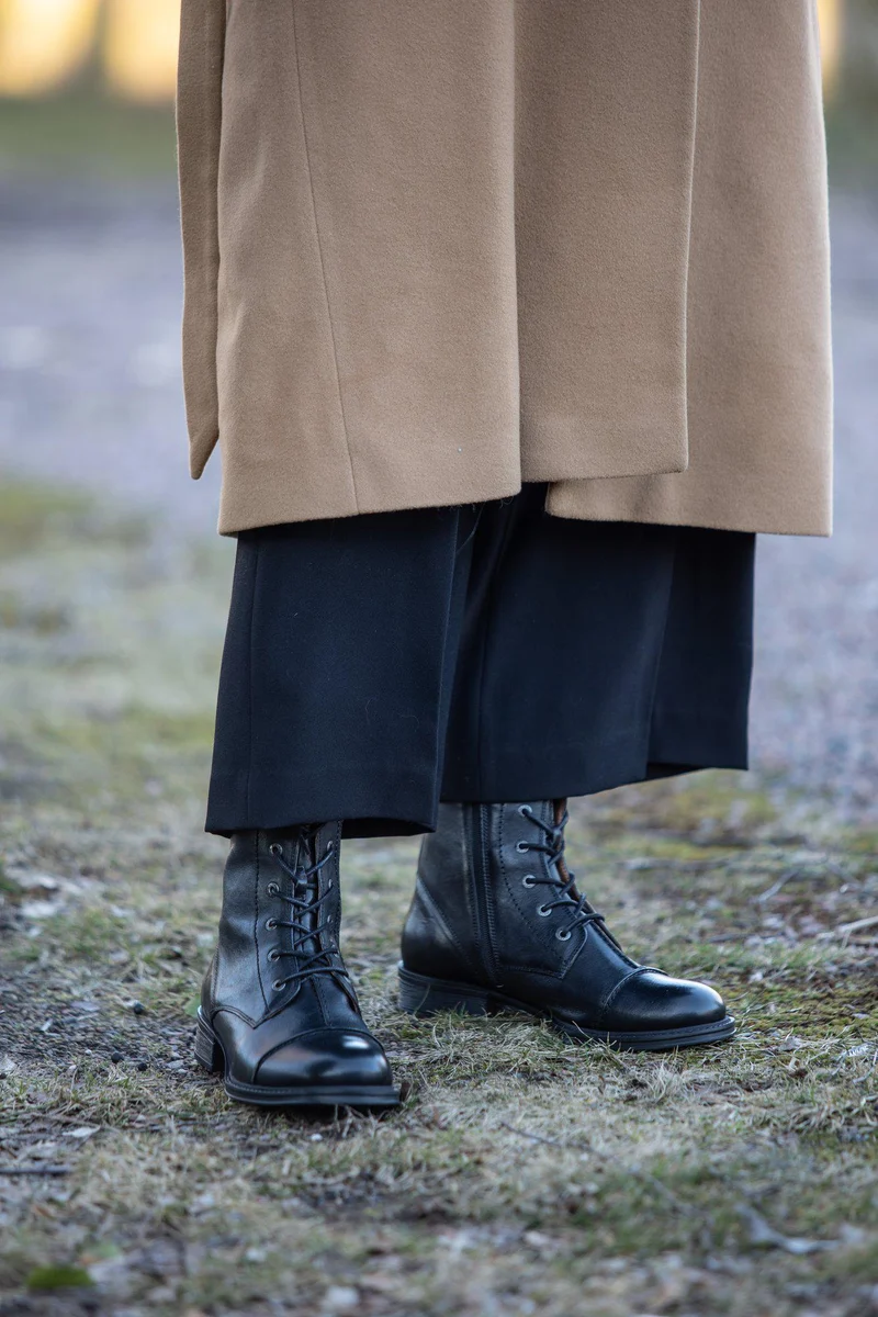Pandora Laced boots — Black