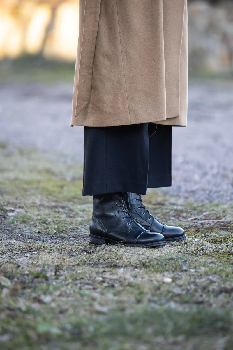 Pandora Laced boots — Black