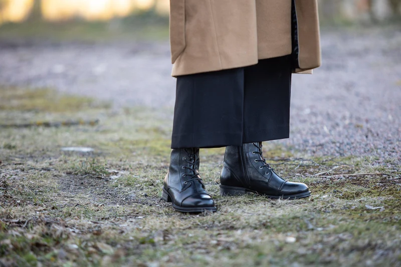 Pandora Laced boots — Black