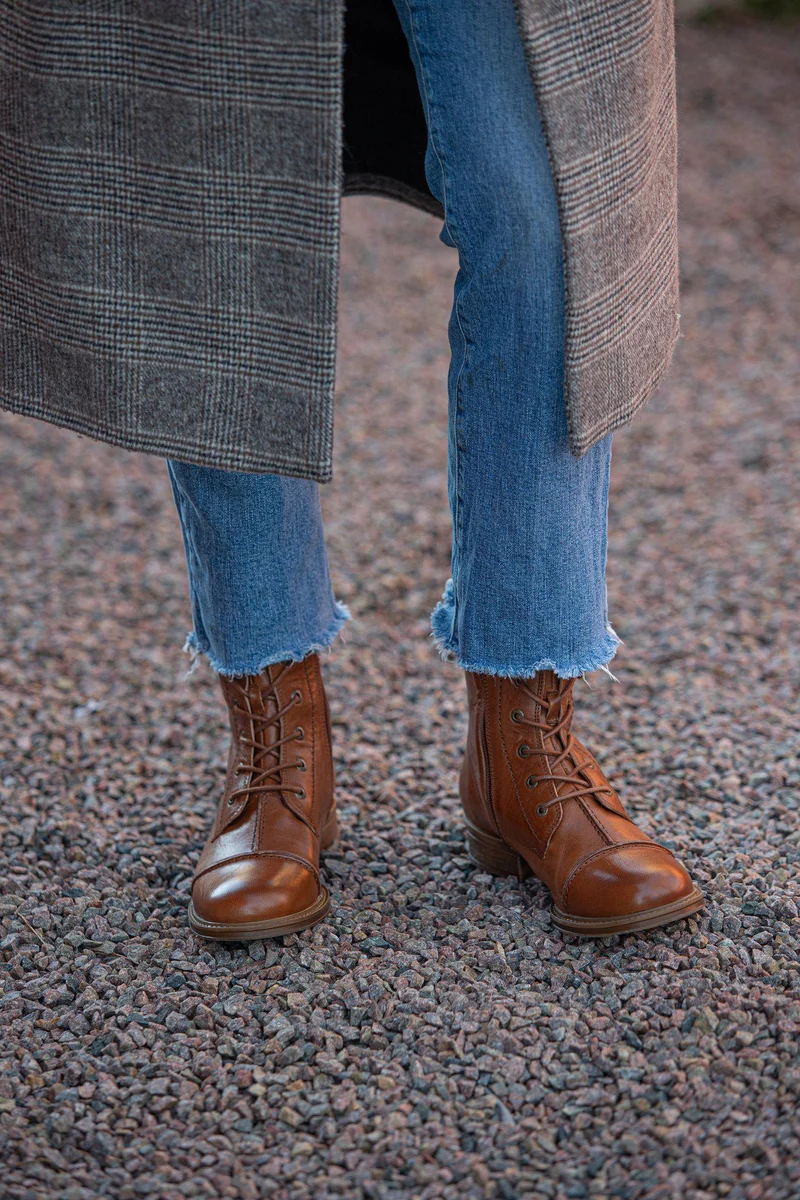 Pandora Laced boots — Cognac