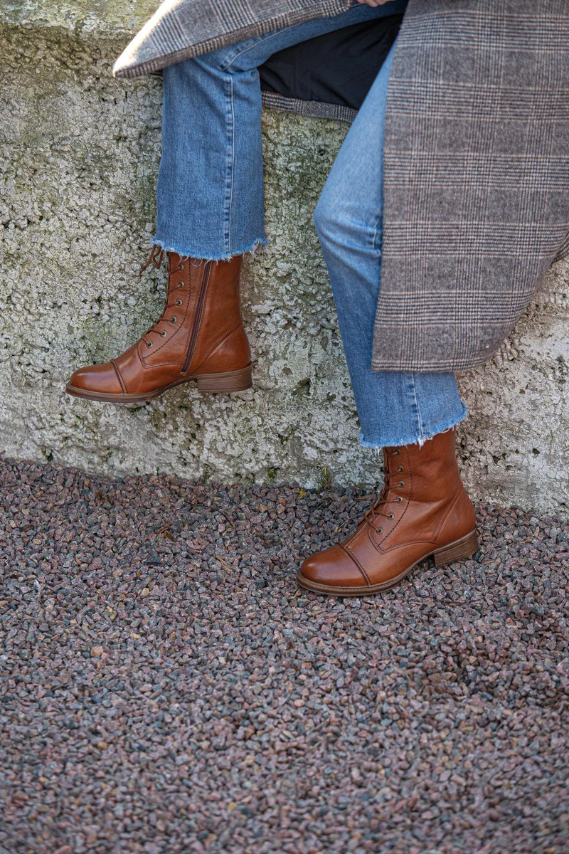 Pandora Laced boots — Cognac