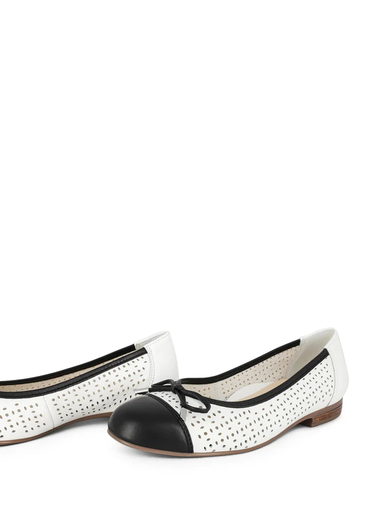 AMARA WHITE~BLACK