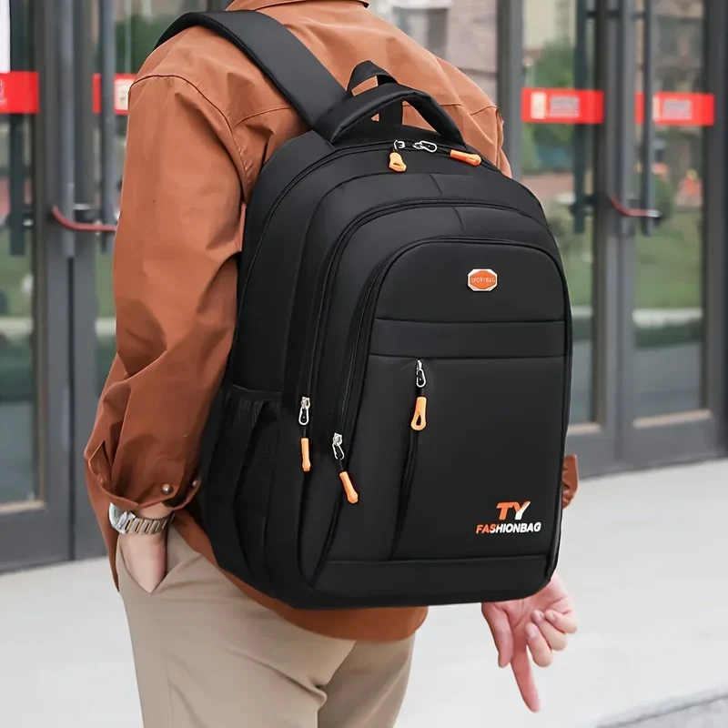Kompakter Rucksack mit Reißverschluss