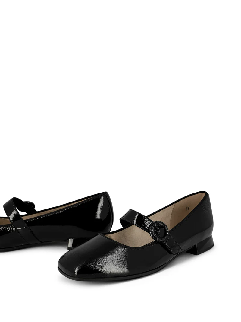 VARLA BLACK