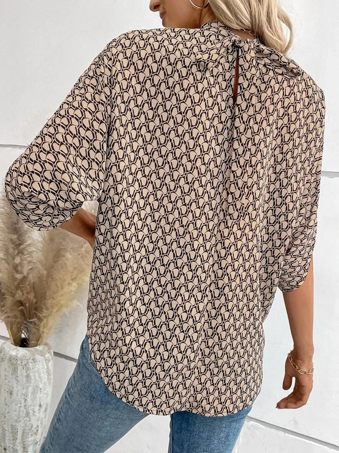 Rivella Bluse mit Retro Muster und kurzen Ärmeln in figurbetonter Passform