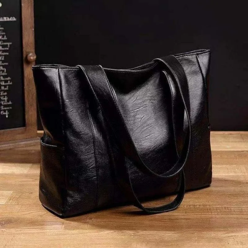 Ravello Schultertasche Damen aus Leder mit großem Hauptfach und breiten Trägern
