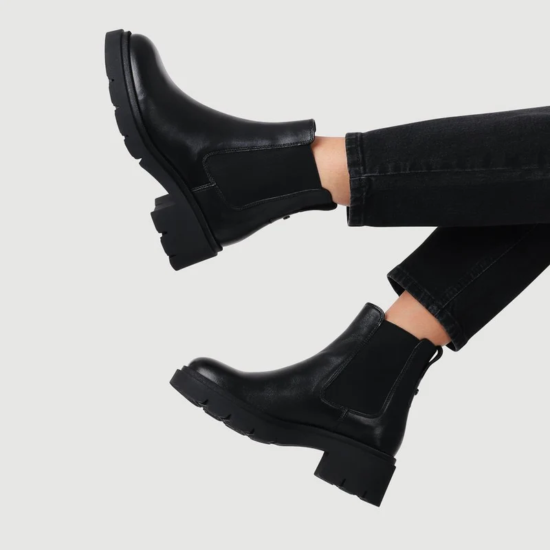 Kaiya Chunky Leather Chelsea Boots - KAIYA / 328 084 - Black Leather
