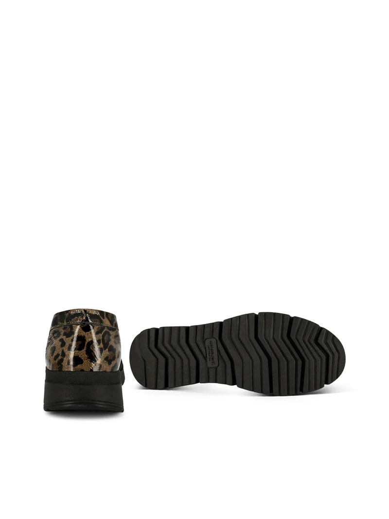 WEARY BROWN LEOPARD