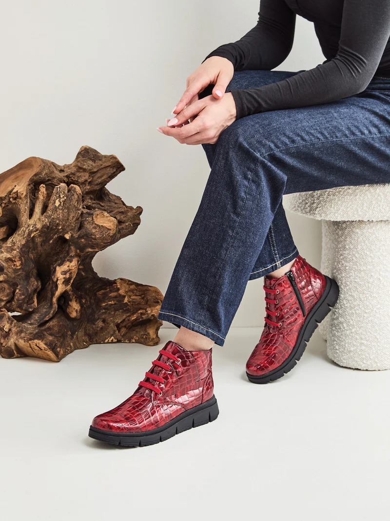 WOLLER RED