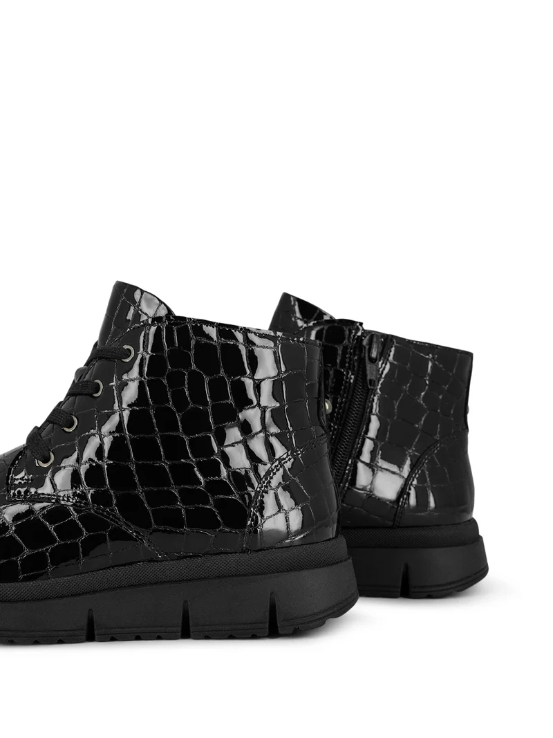 WOLLER BLACK