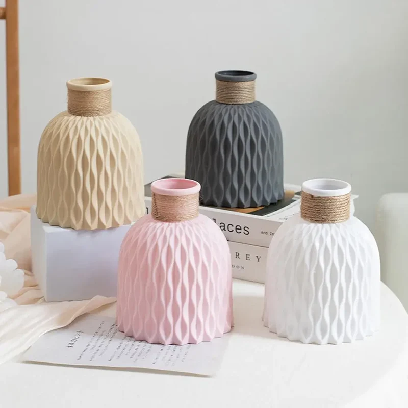 PineaForm Dekovase aus Kunststoff – Kompakte Vase für Blumen und Dekoration