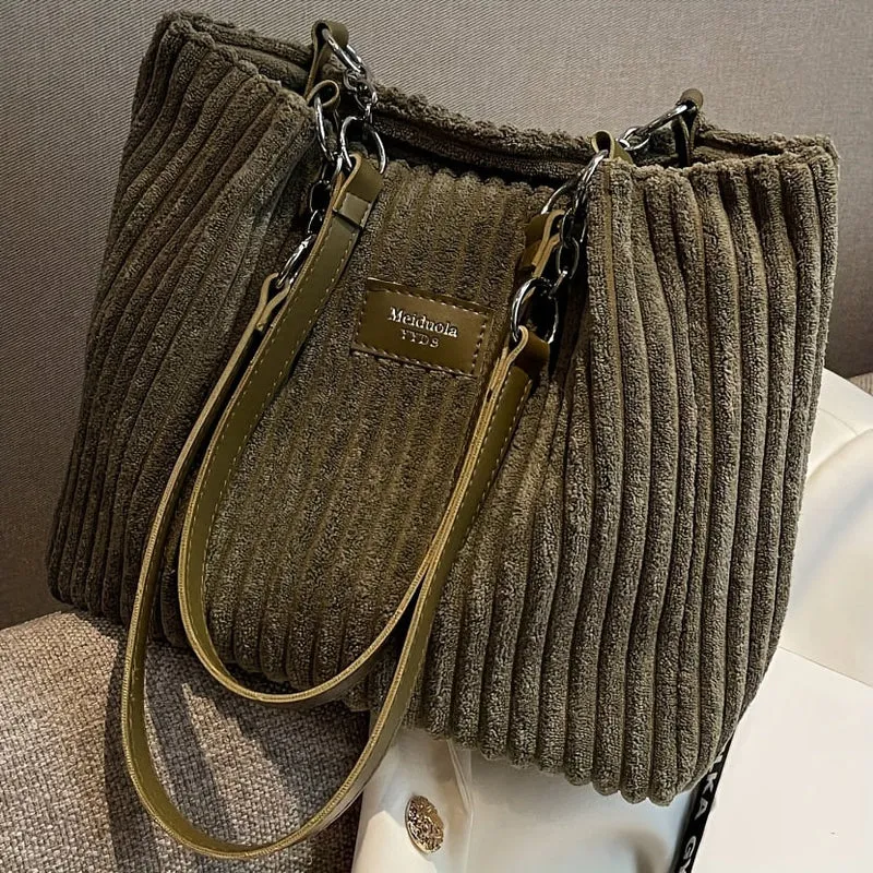 Cordira Corduroy Shoulder Bag – Schultertasche aus Cordstoff