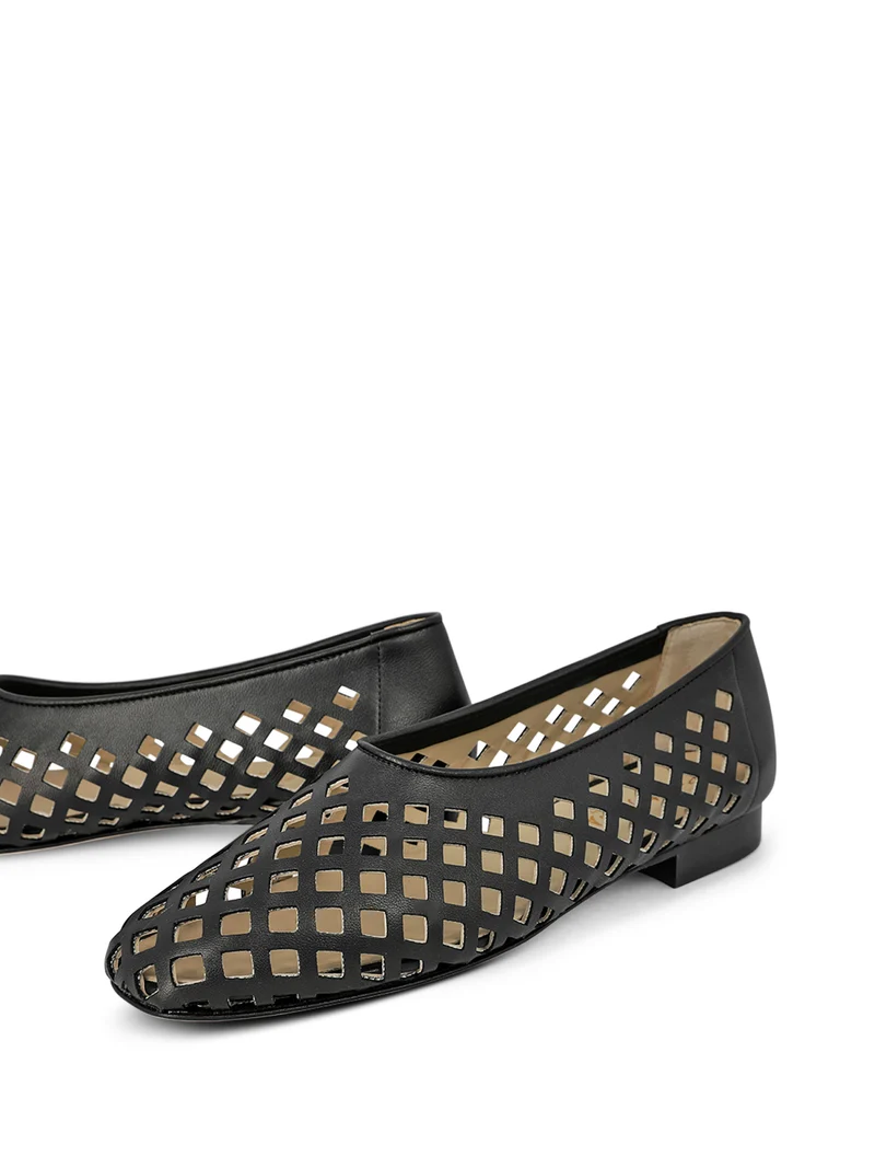 LARVE BLACK