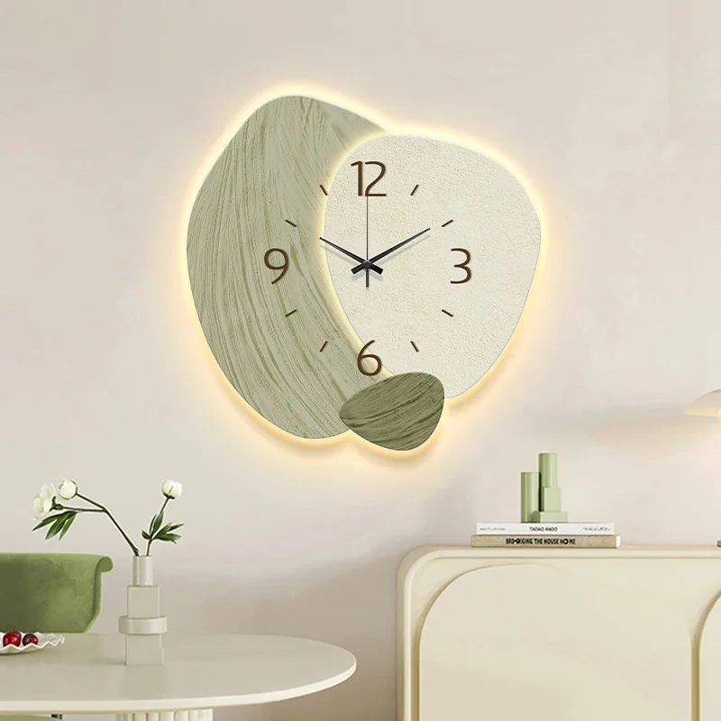 Eloria Wanduhr mit Leuchteffekt – Elliptisches Design für Wohnräume