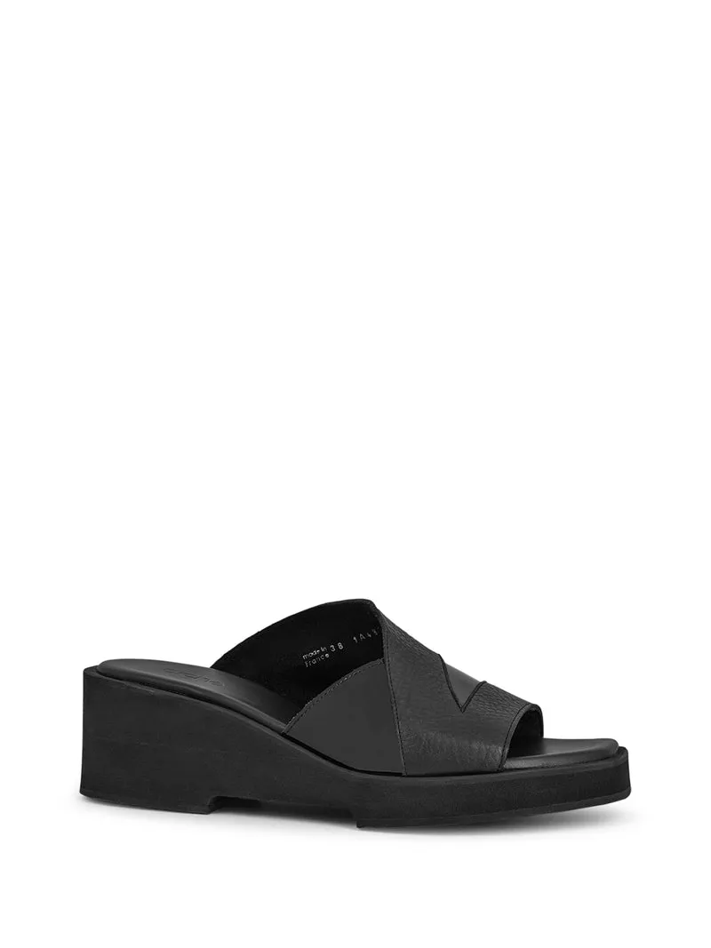RIAKOO BLACK