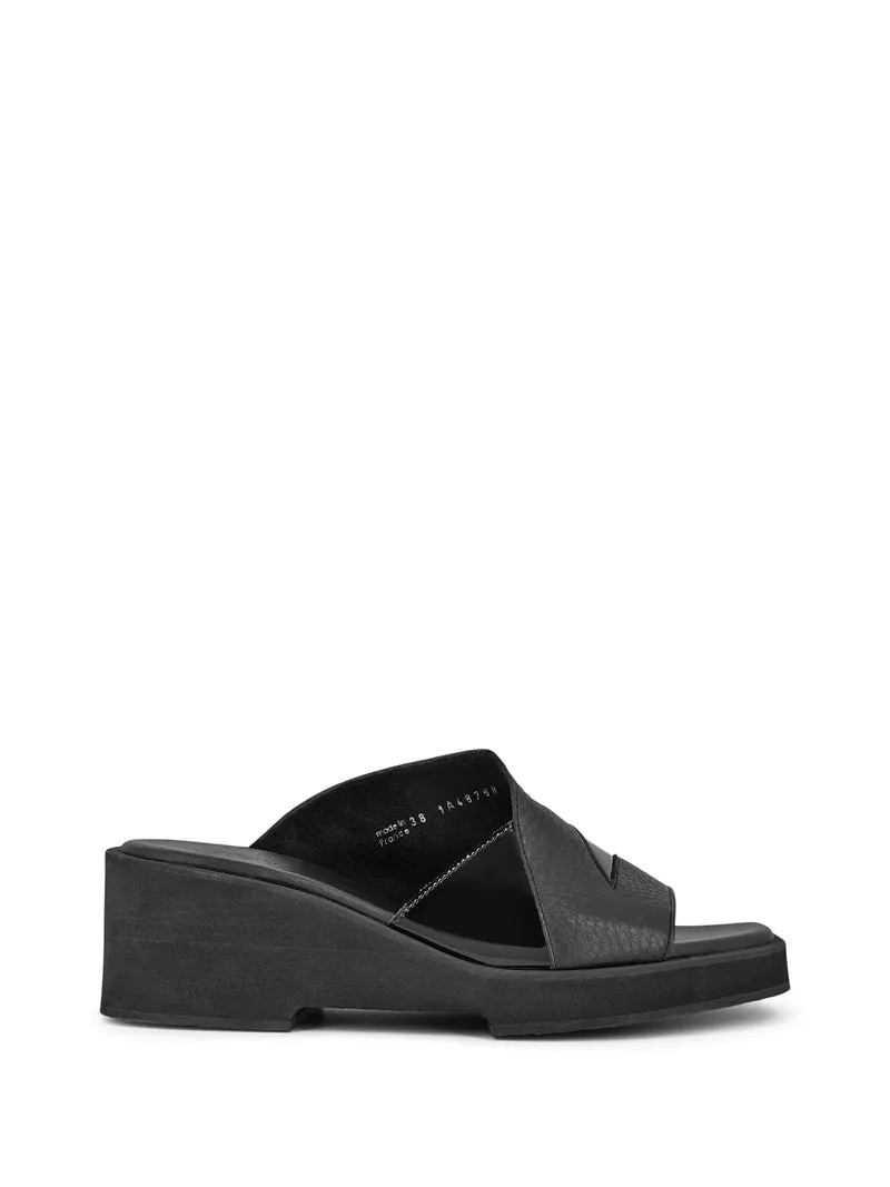 RIAKOO BLACK