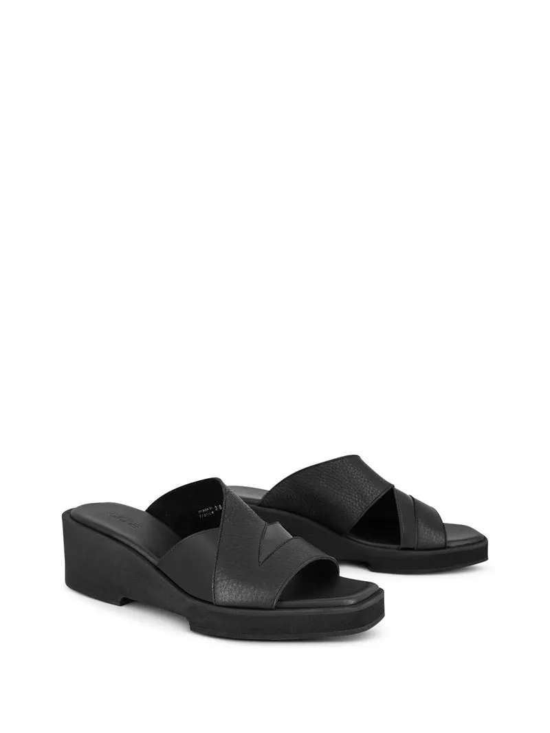 RIAKOO BLACK