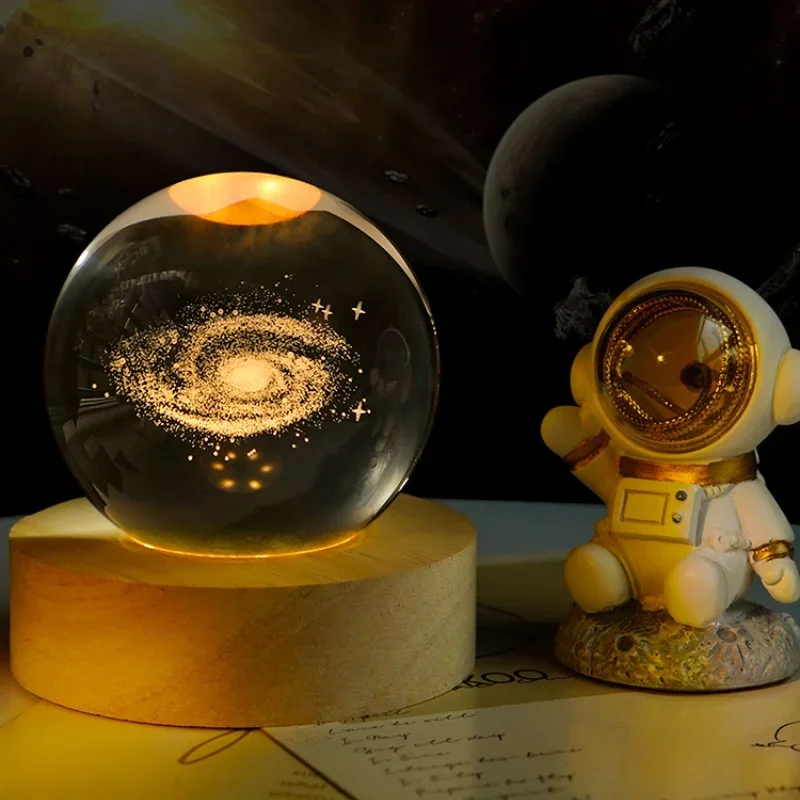 Selena Kristallkugel – Glaslampe mit Mond-, Galaxie-, Saturn- und Sonnensystem-Motiv