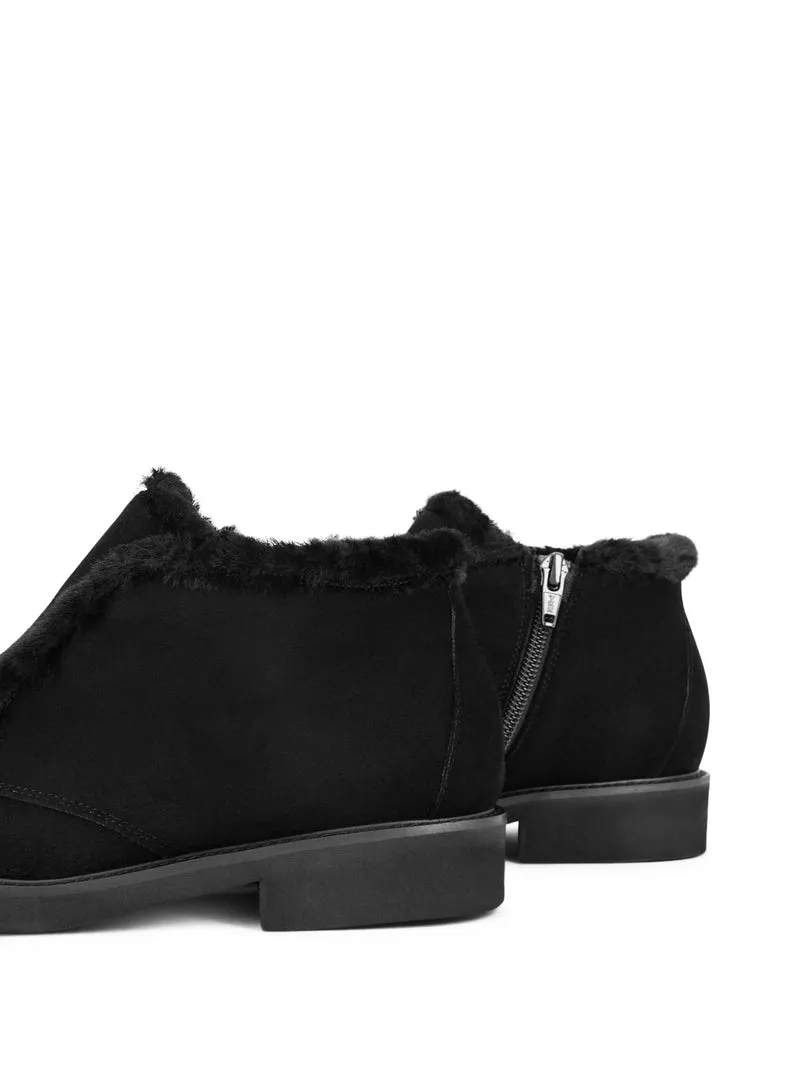 LEIGH BLACK