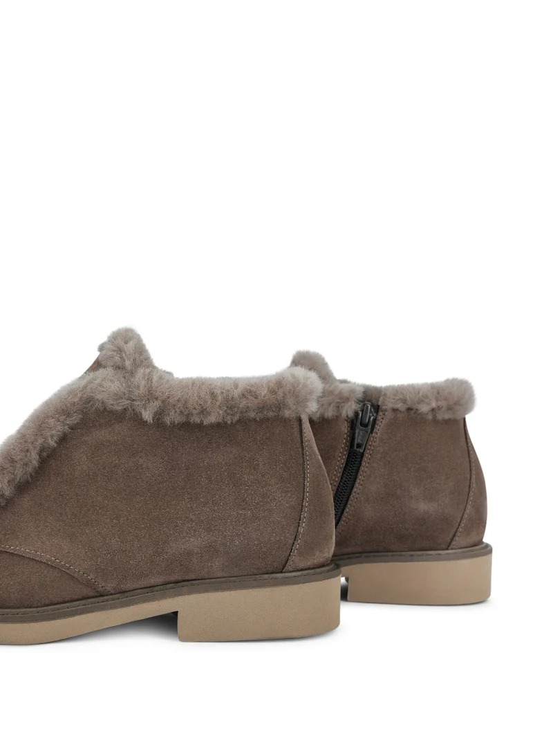 LEIGH TAUPE