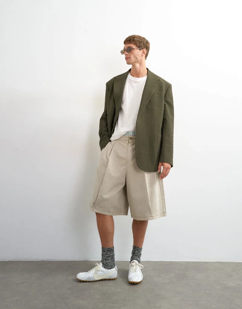 Topman wide leg twill bermuda short with pronounced pleat in stone