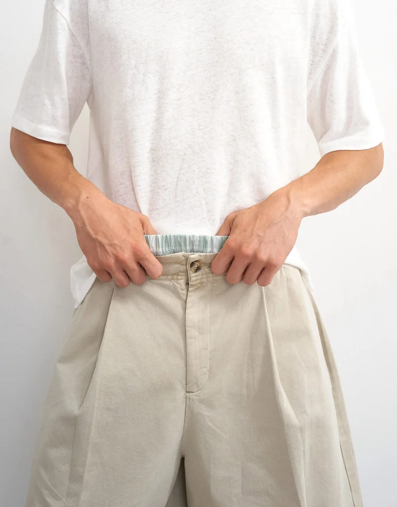 Topman wide leg twill bermuda short with pronounced pleat in stone