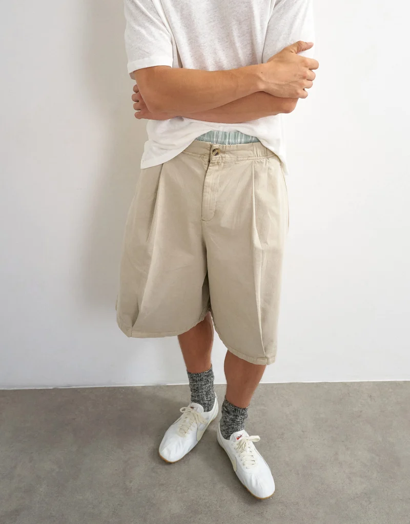 Topman wide leg twill bermuda short with pronounced pleat in stone