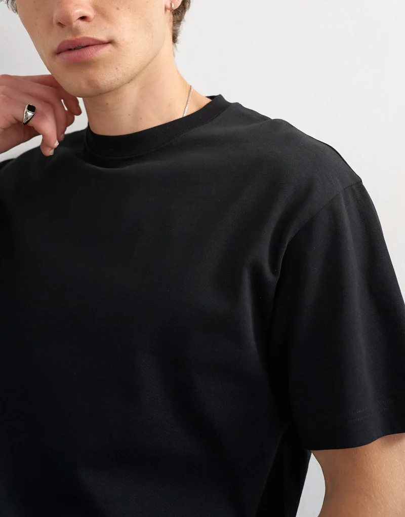 Topman relaxed fit cropped t-shirt in black