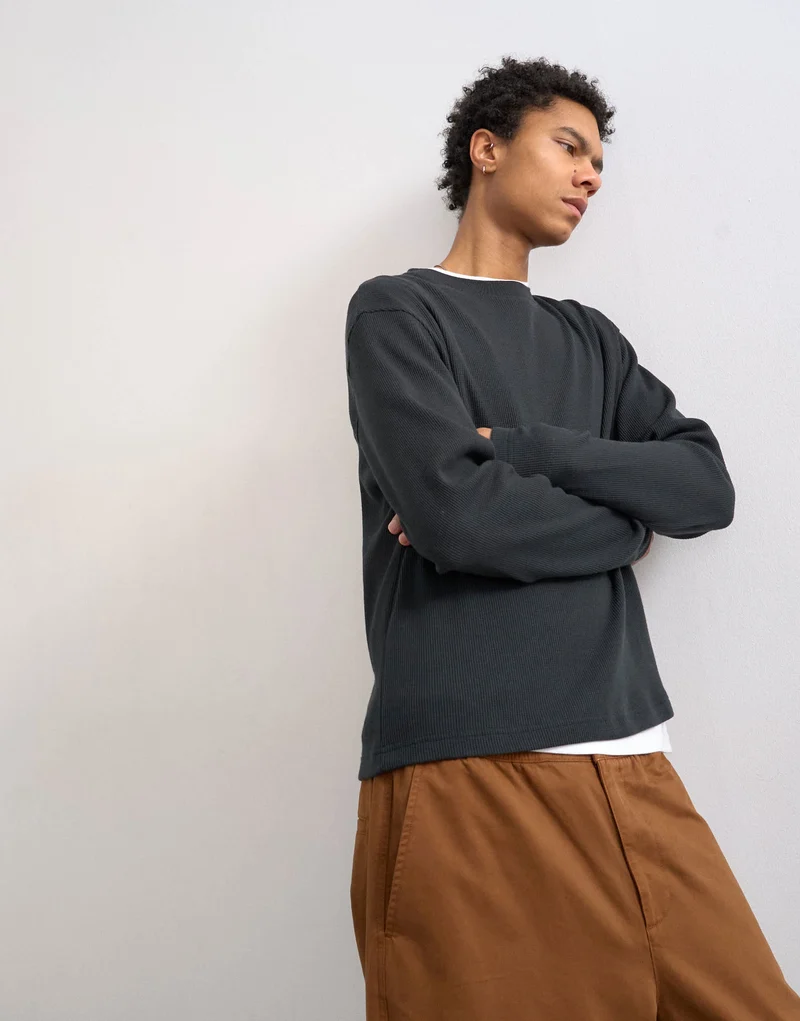 Topman cropped fit long sleeve heavyweight waffle t-shirt in washed black