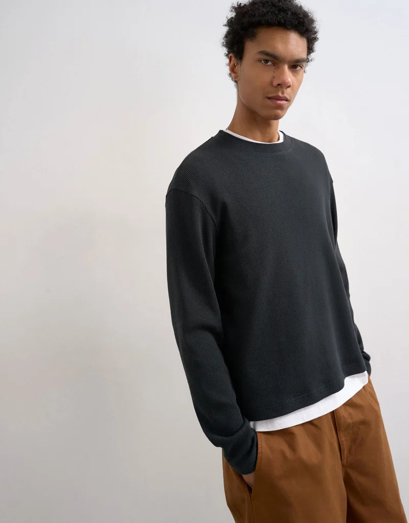 Topman cropped fit long sleeve heavyweight waffle t-shirt in washed black