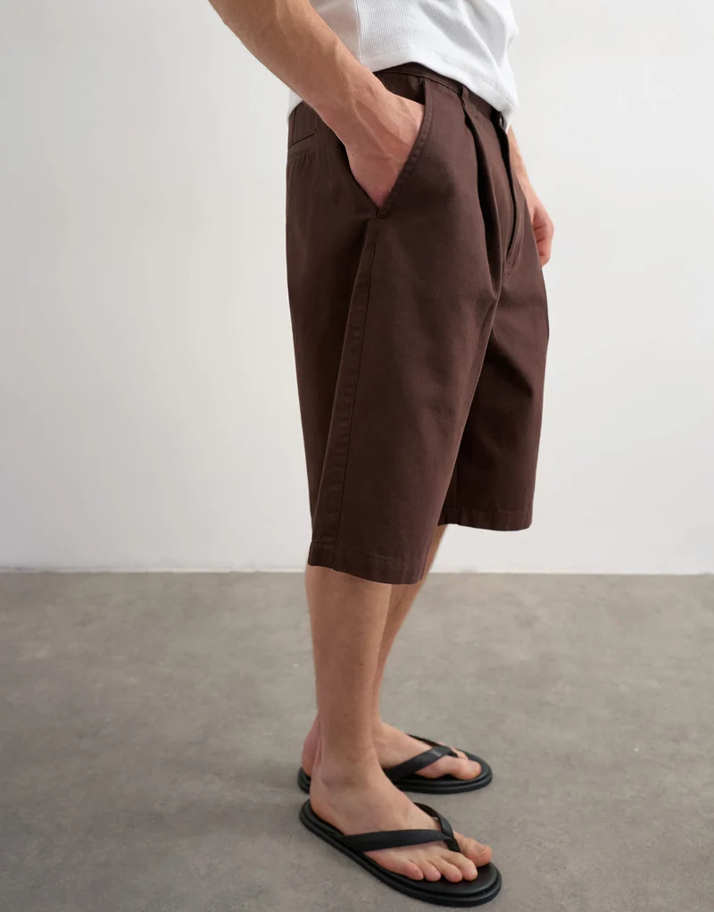 Topman wide leg twill bermuda short with pleats in brown