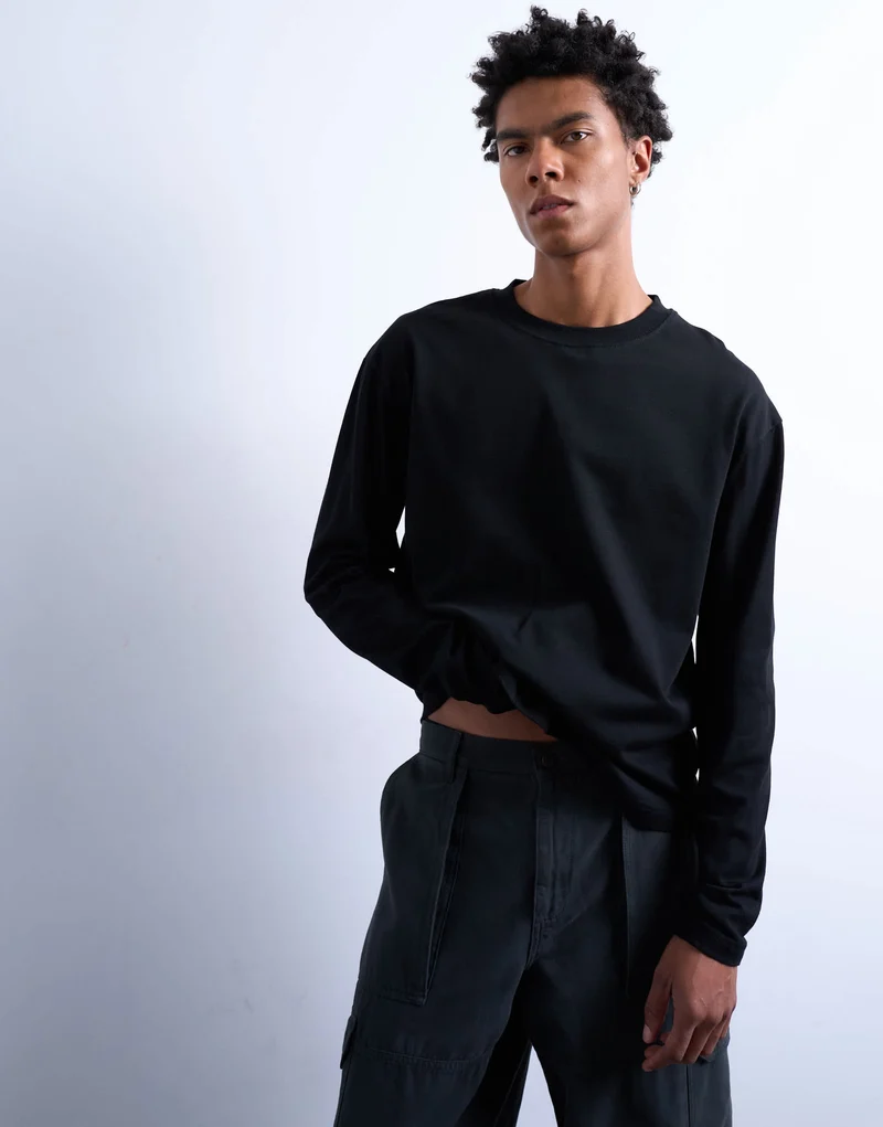 Topman relaxed cropped fit long sleeve t-shirt in black