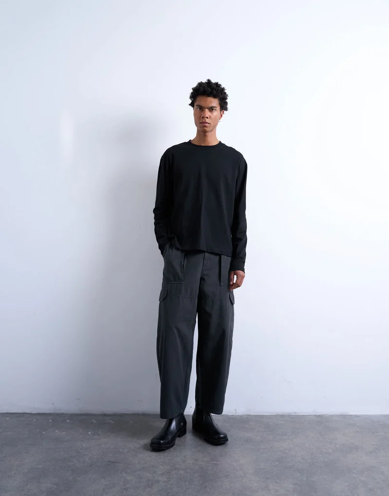 Topman relaxed cropped fit long sleeve t-shirt in black