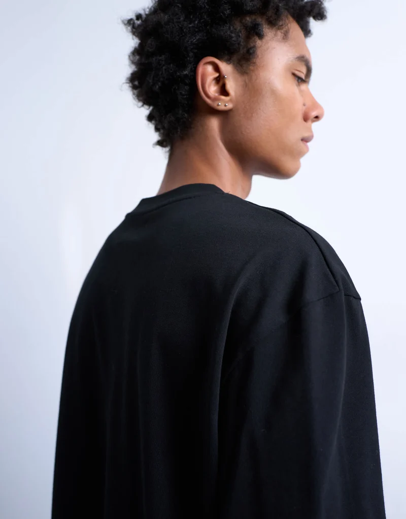 Topman relaxed cropped fit long sleeve t-shirt in black