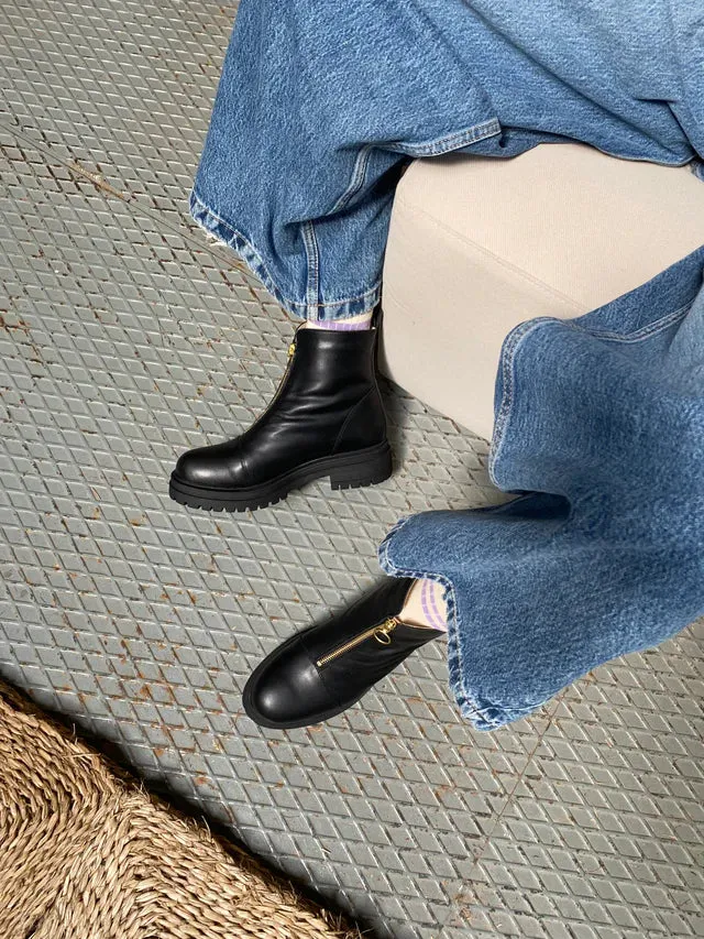 JUTELAUNE Lorna Black Zip Boots