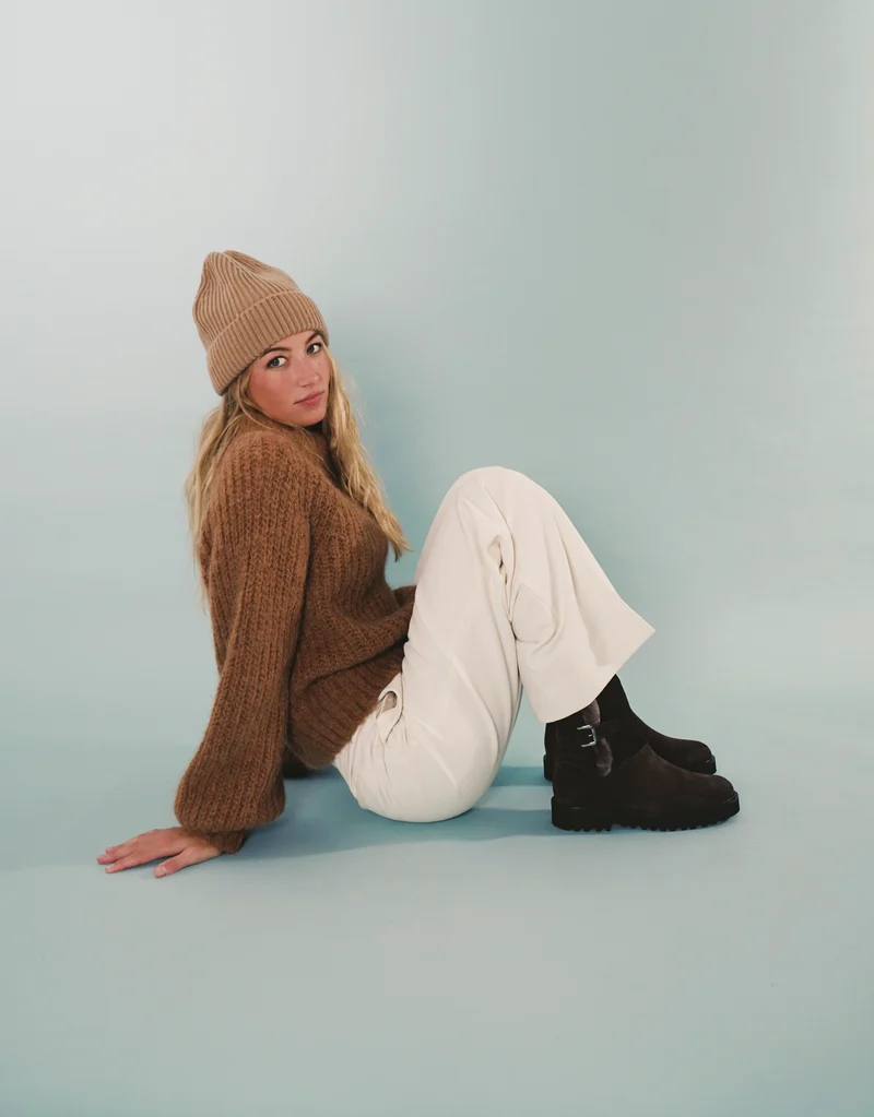 Alma Dunkelbraun Veloursleder mit Lammfell
