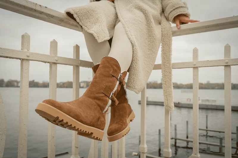 Alma Cognac Wildleder mit Lammfell