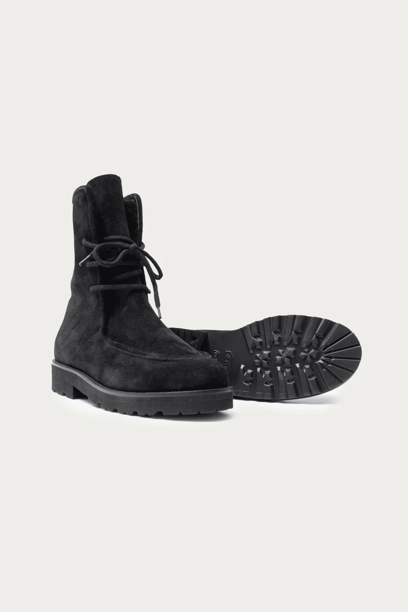 Berta Schwarz Veloursleder mit Lammfell