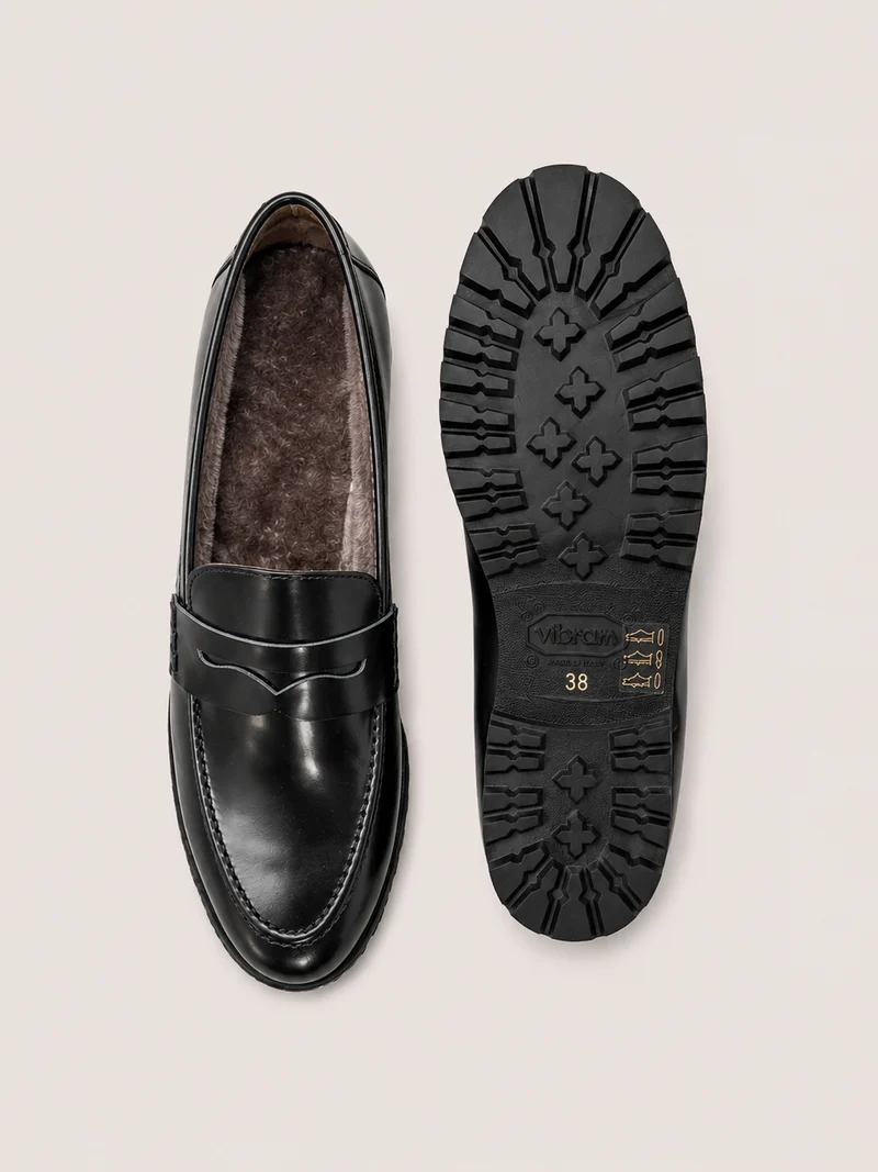 Tilla Schwarz Glattleder mit Lammfell
