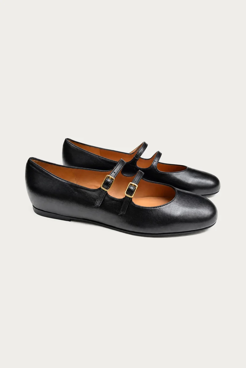 Claire Schwarz Glattleder