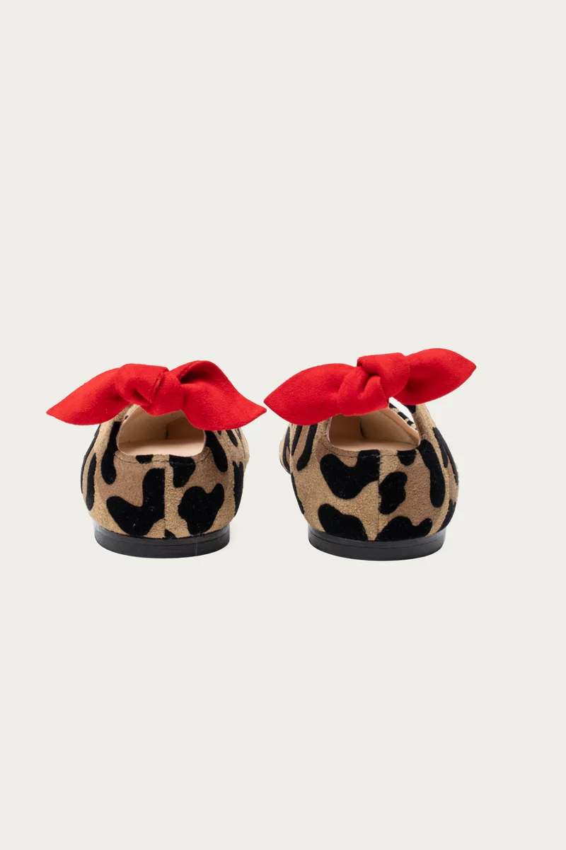 Anais Leopard Optik Wildleder Rote Schleife
