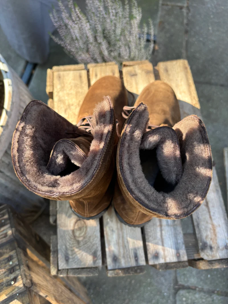Tonia Marrone Veloursleder mit Lammfell