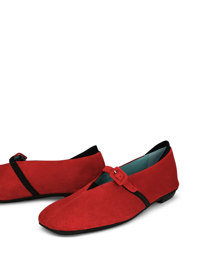 TRAVEL BRIGHT RED